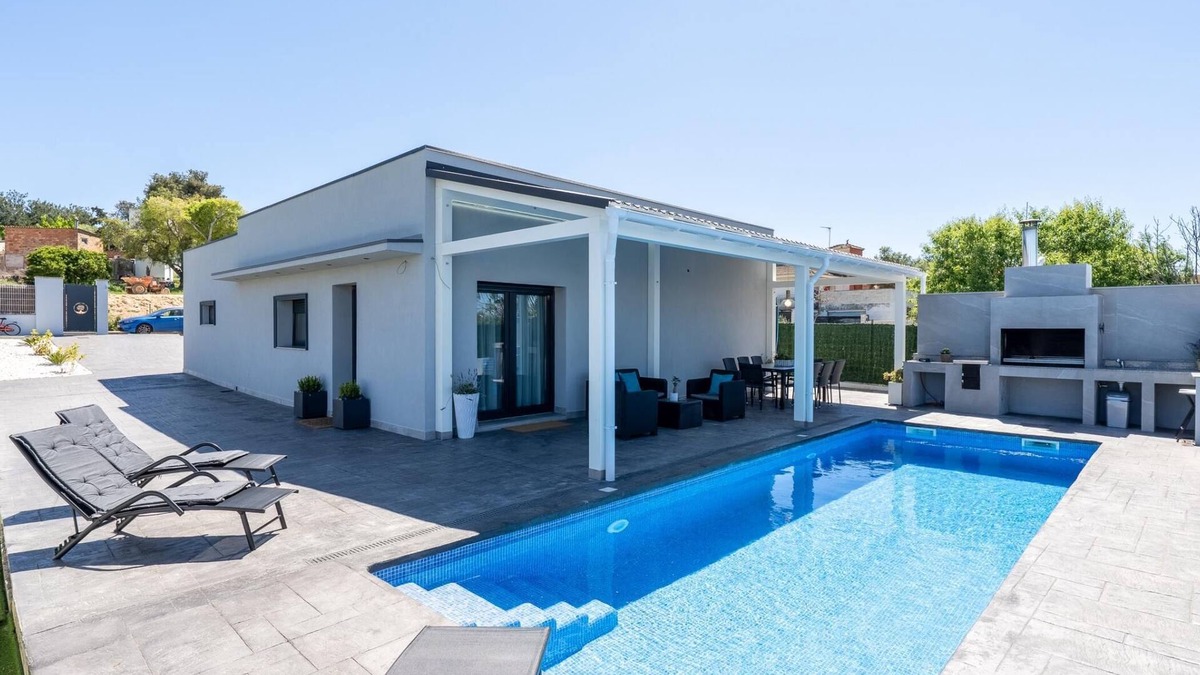 Vilanova I la Geltru Villa | House with pool and barbecue 5min beach