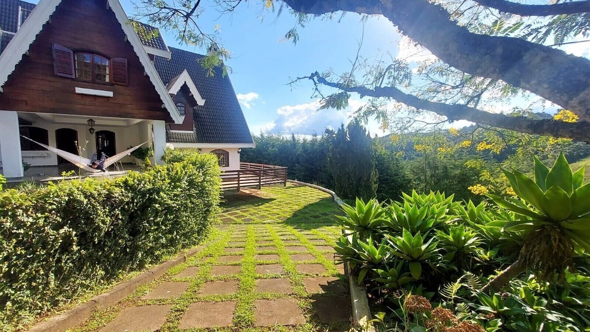 Campos do Jordao House | House with 05 Suites - High Mountain, Beautiful View, Nature and Tranquility