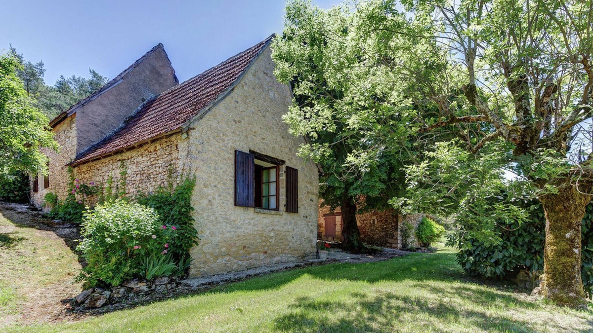 Saint-Leon-sur-Vezere House | House with a large garden surrounded by nature