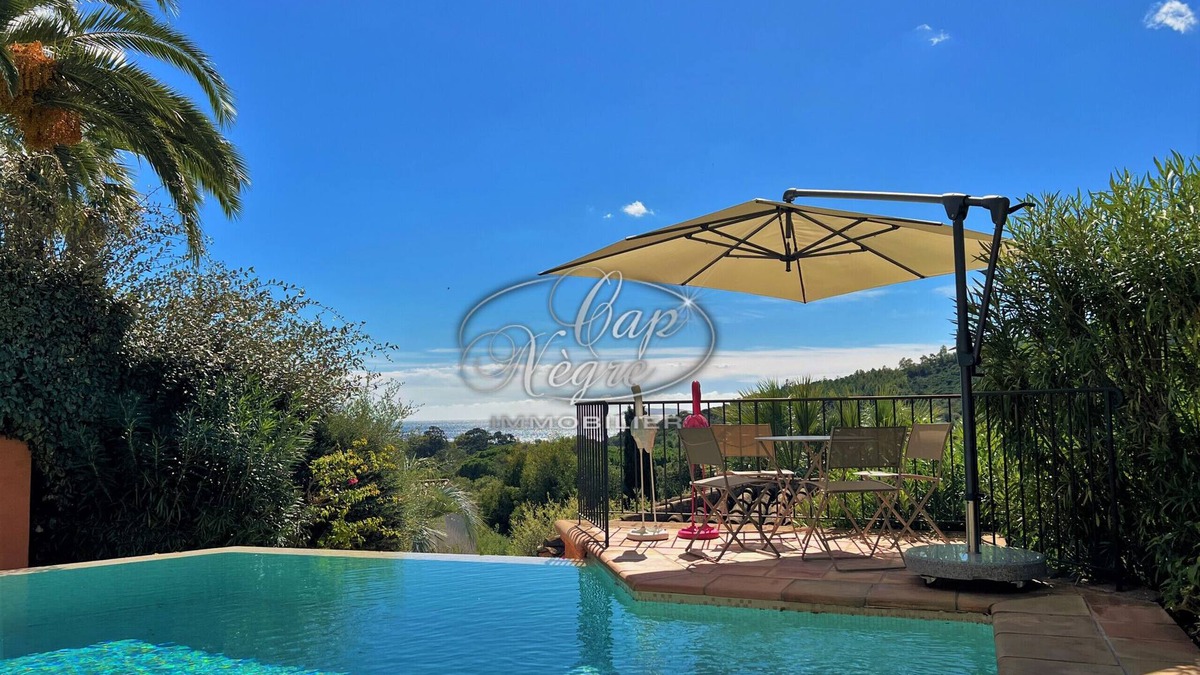 Cavaliere Ski Chalet | House with a pool and sea view in a quiet area in Cavalière