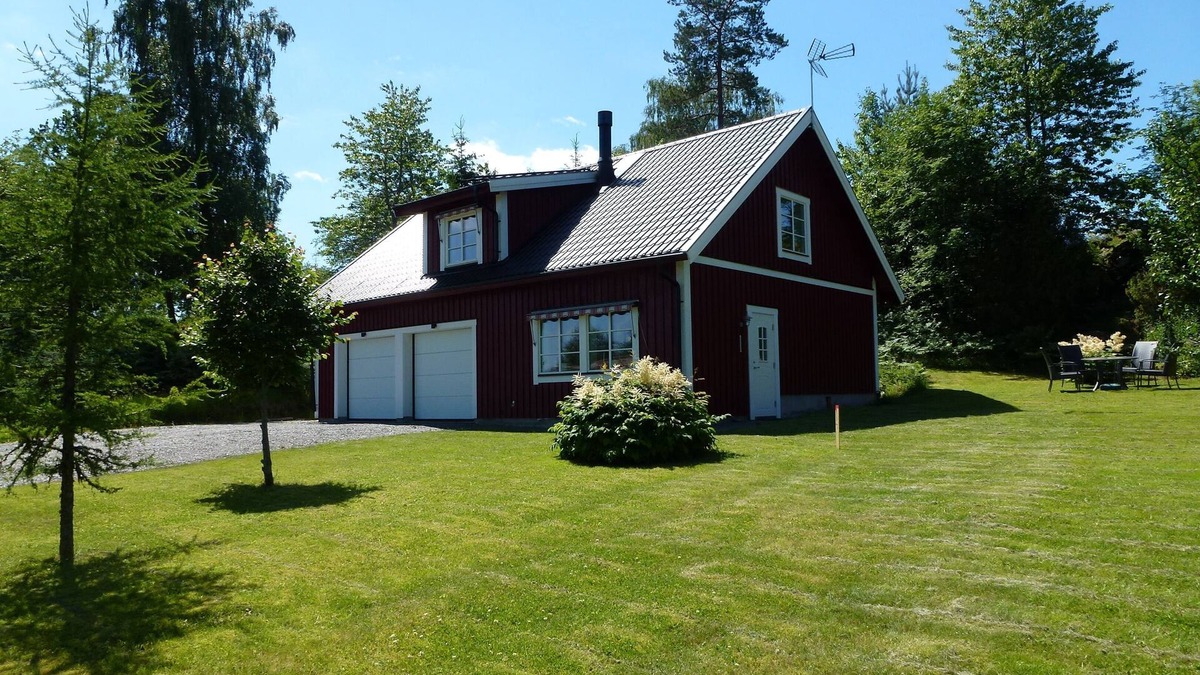 Savsjo Cottage | House With An Unique Gathering Of Hunting Trophies. View Of The Pond & Village