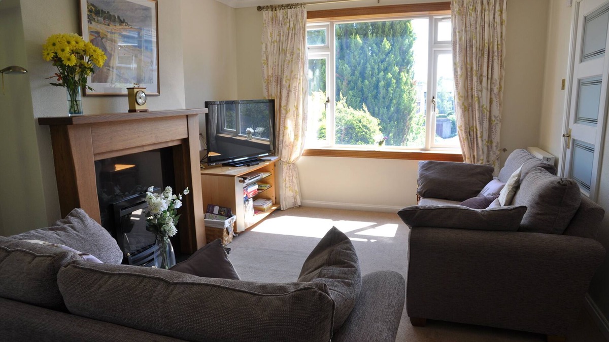 Ravelston House | House With Beautiful Views to Edinburgh Skyline