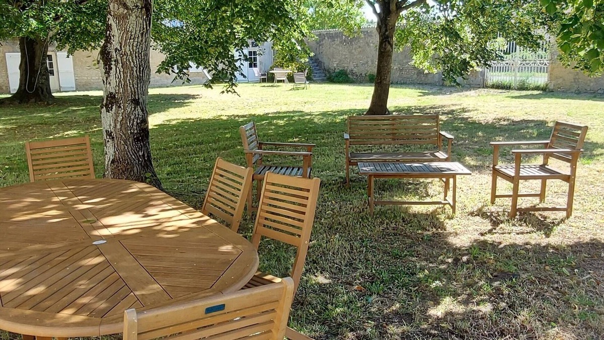 La Remigeasse House | House with enclosed garden adjacent cycle path leading to the beach. Internet
