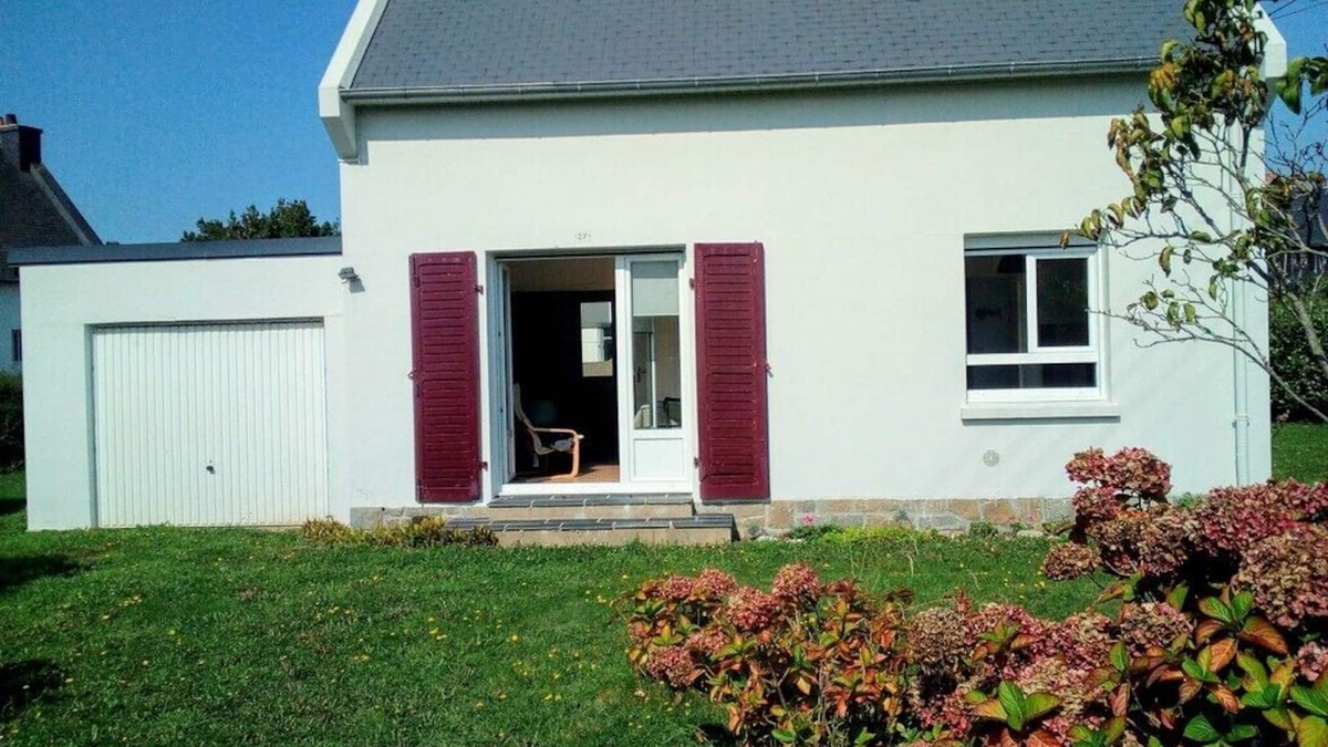 Trebeurden House | House with enclosed garden near town and beaches