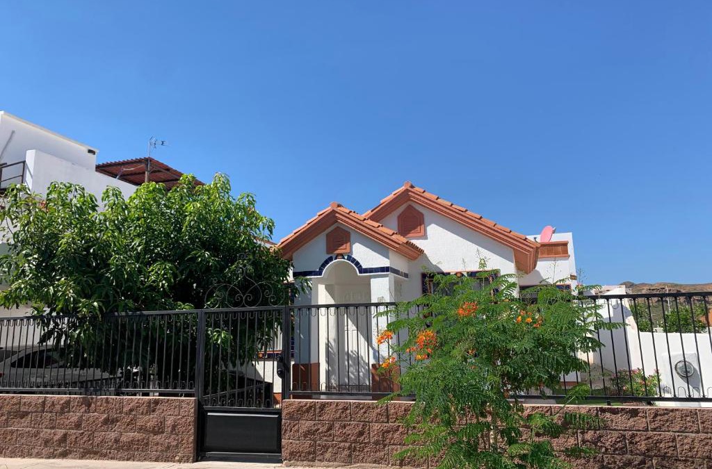 San Carlos House | House with enclosed yard- 1km to the beach- big garden