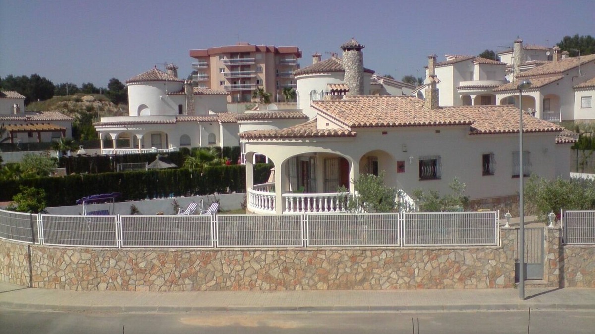 El Perello House | HOUSE WITH POOL FOR 6 P. WIFI 300 MT. THE BEACH