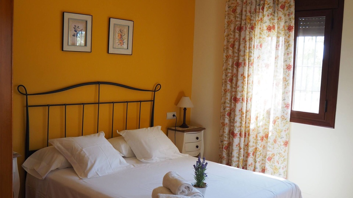 Tortosa Cottage | House with fenced garden, ideal for families. Near mountain and Ebro Delta.