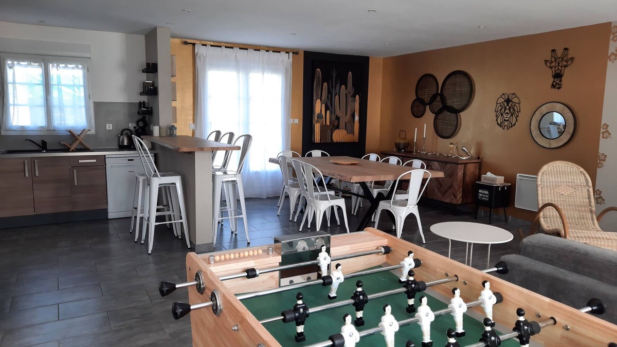 Saint-Romain-le-Preux House | House with barn, games, spa and survey
