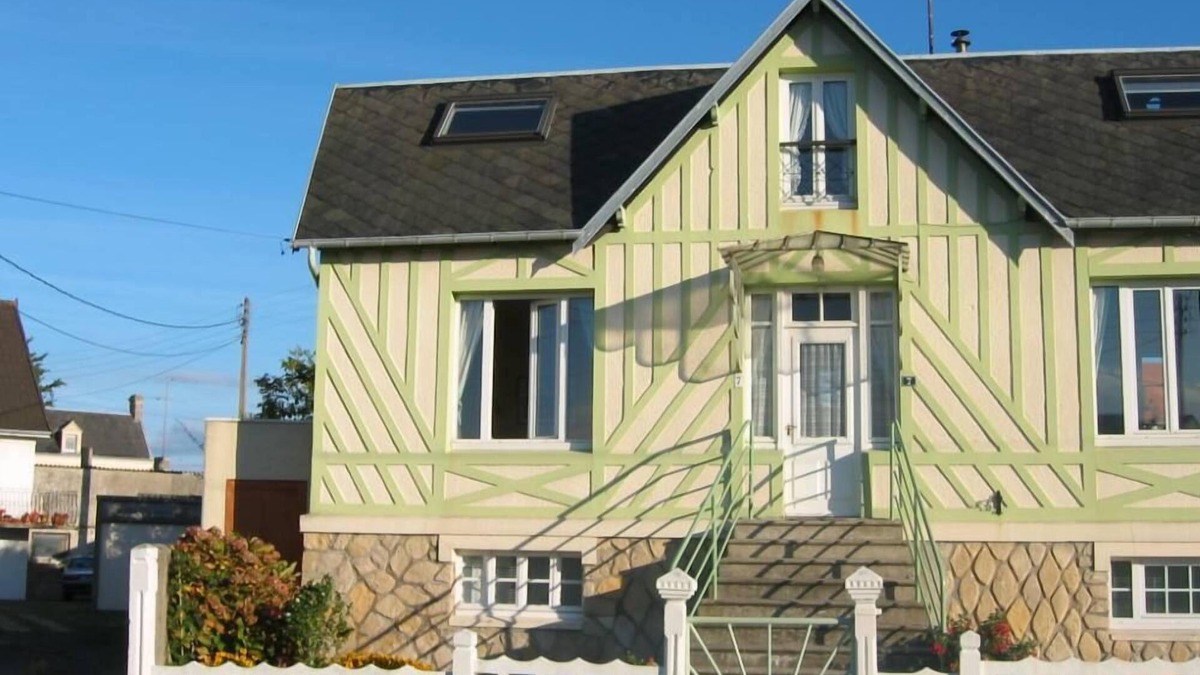 Grandcamp-Maisy House | House with garden in the center of the D-Day landing beaches