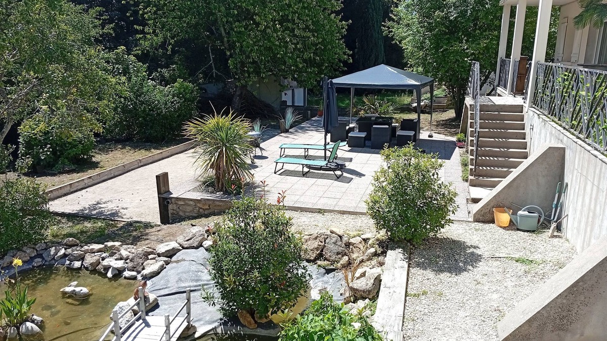 Yevre-le-Chatel House | House with garden/terrace facing the forest