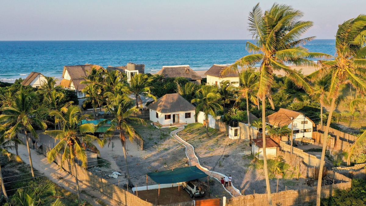 Tofo House | House with garden 50 m. from the beach. Ideal for families and groups of friends.