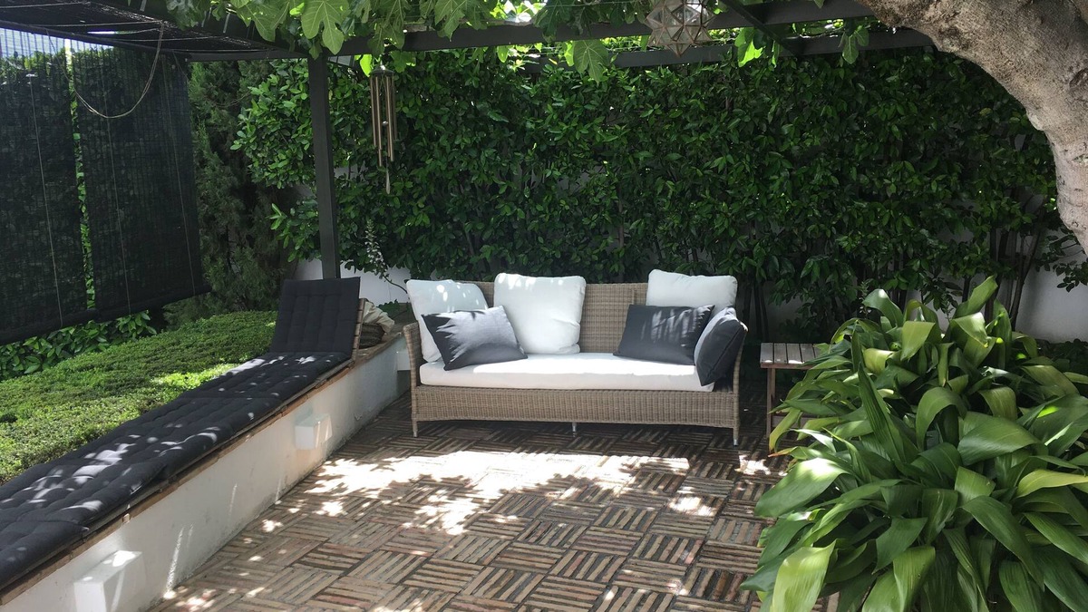 Beiro House | House with garden and views in a natural area 15' from the bustling city center