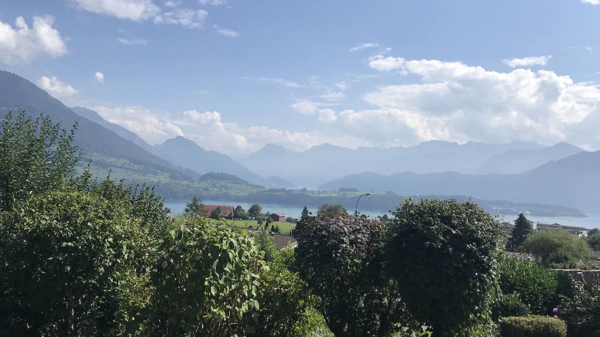 Meggen House | House with garden and fantastic views in Meggen