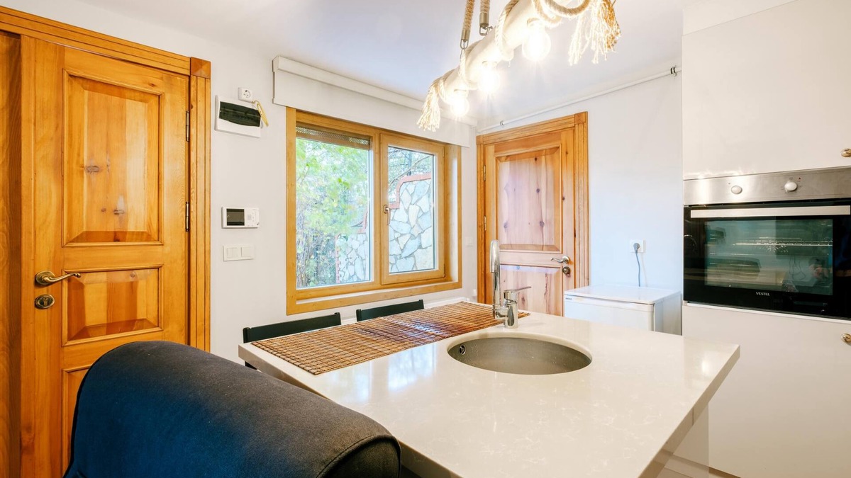 Uskudar Villa | House with Garden and Bosphorus View in Kuzguncuk