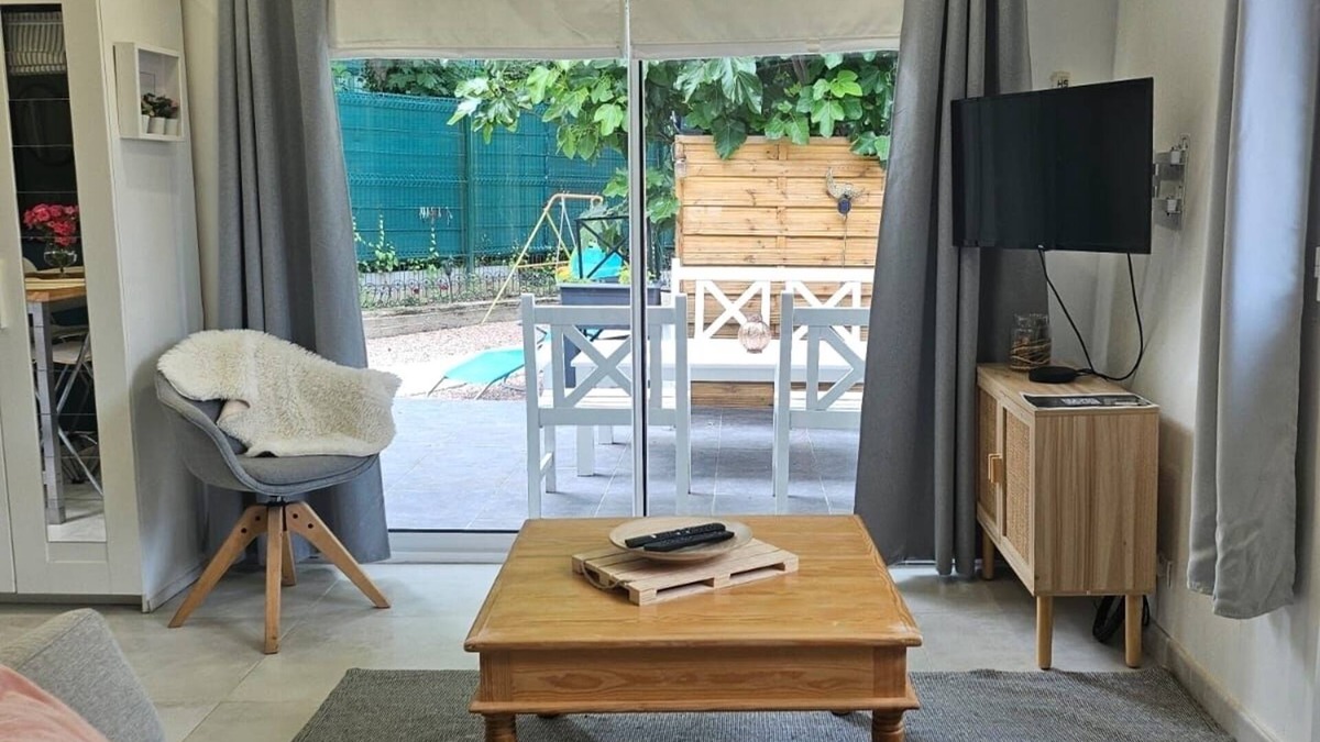Orly House | House with garden /free parking *SELF-CARRIER* -10 min from Orly Airport