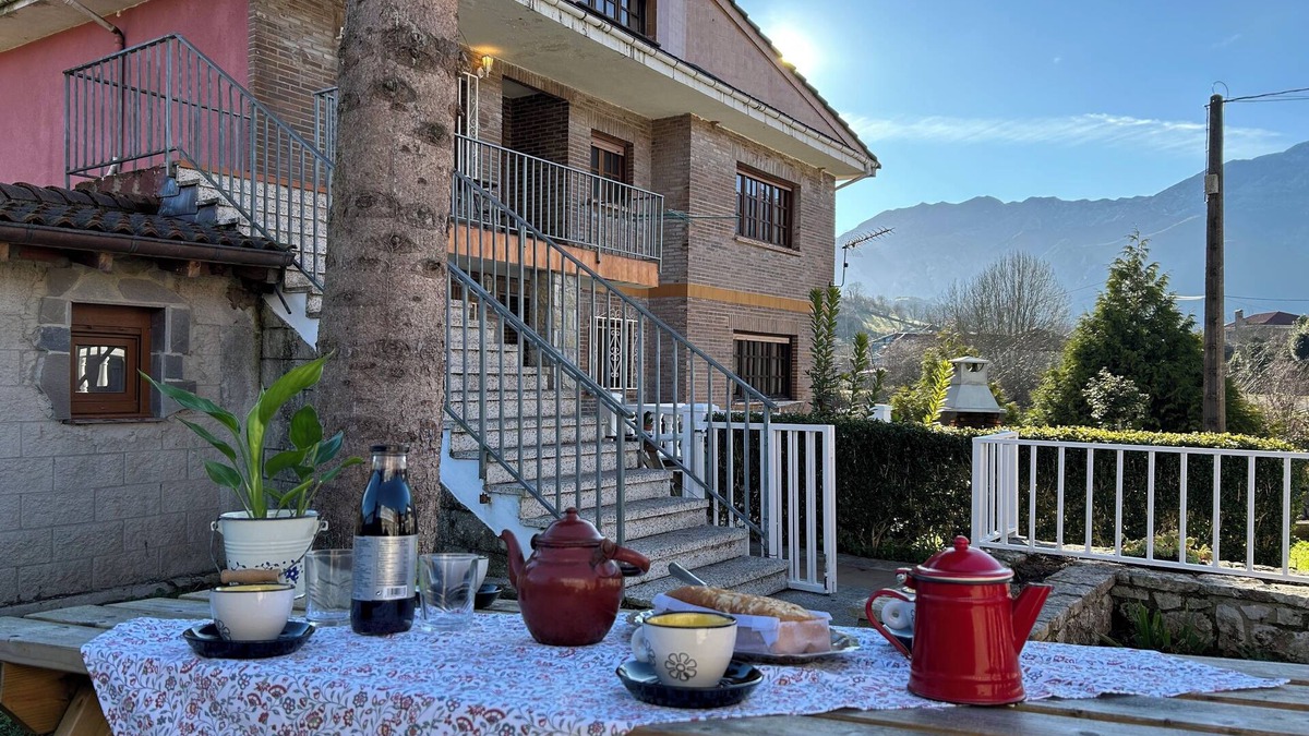 Puente Nuevo Cottage | House with garden in Picos de Europa (13 beds)