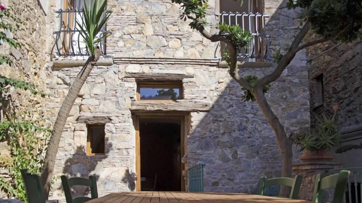 Capoliveri House | House with garden in the historical center House with character.