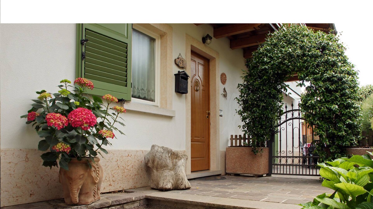 Giovo House | House with garden in the middle of the terraced vineyards of the Cembra Valley
