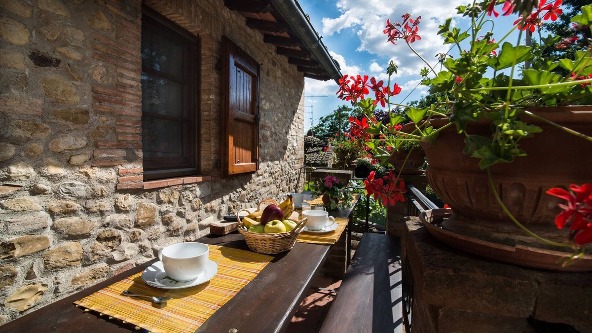 San Pietro in Bossolo House | House with garden in the hills of Chianti