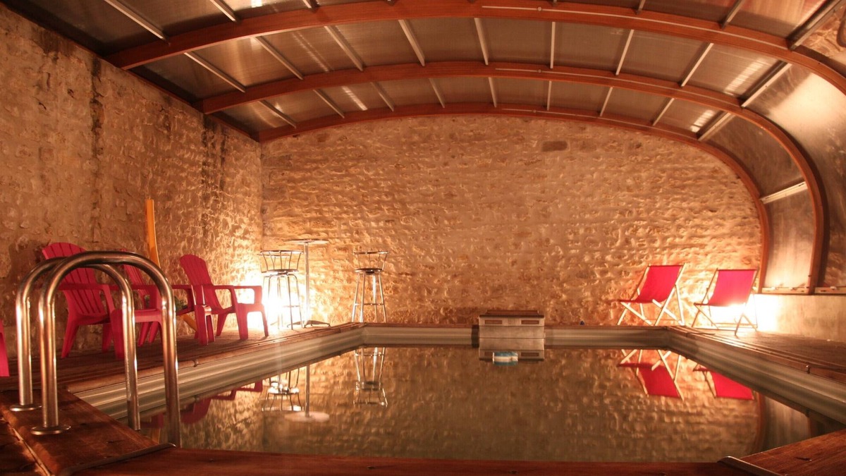 Chevrainvilliers House | House with heated indoor pool and jacuzzi