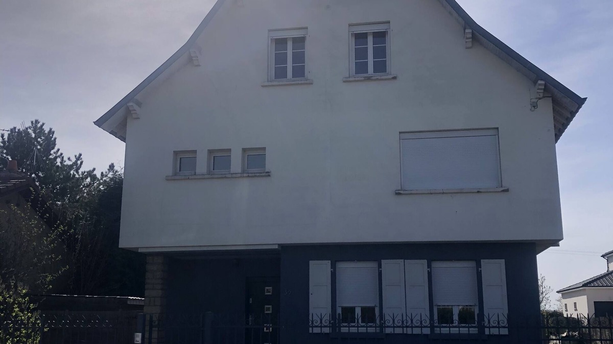 Pommerieux House | House with heated pool and games room