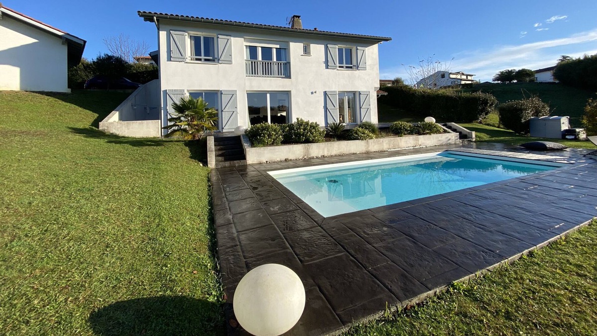 Ahetze House | House with Heated Pool near beach Bidart