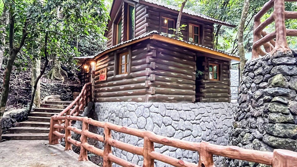 Tuba Cabin | House with hot pool and forest view, Baguio. Tuba, Benguet.