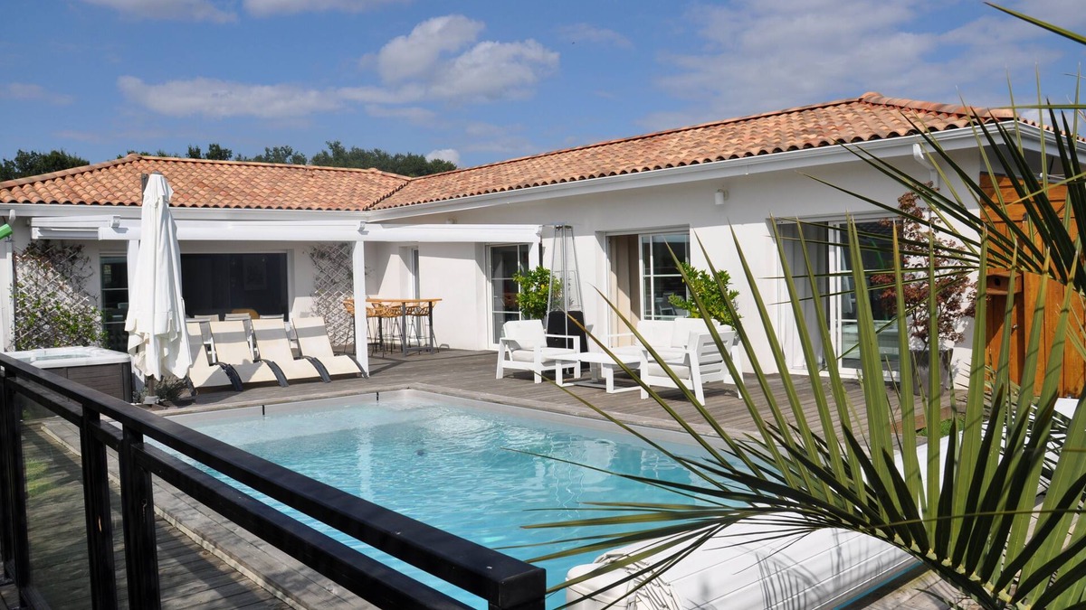 Bouliac House | House with jacuzzi and swimming pool just outside Bordeaux