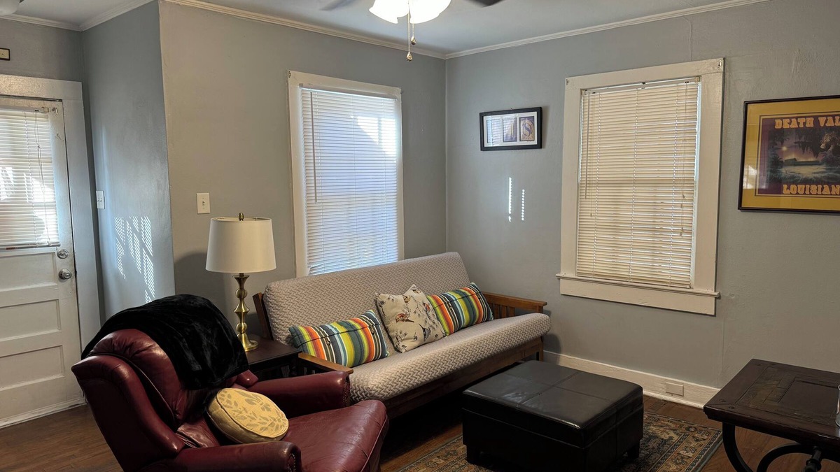 Highlands - Perkins Cottage | House with King and Queen beds! Garfield Cottage @LSU