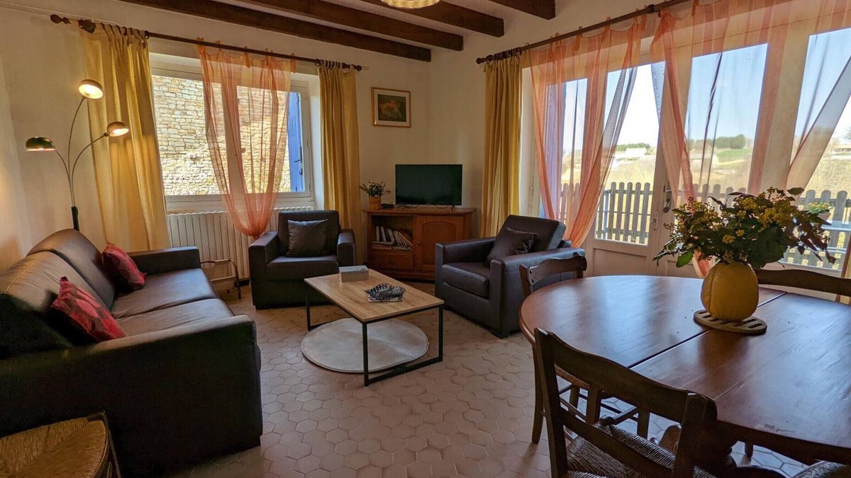 Cellefrouin Cottage | House with large enclosed garden and baby equipment