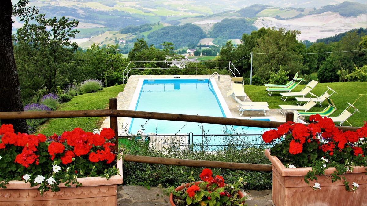 Carpineti Villa | HOUSE WITH LARGE GARDEN AND PRIVATE POOL