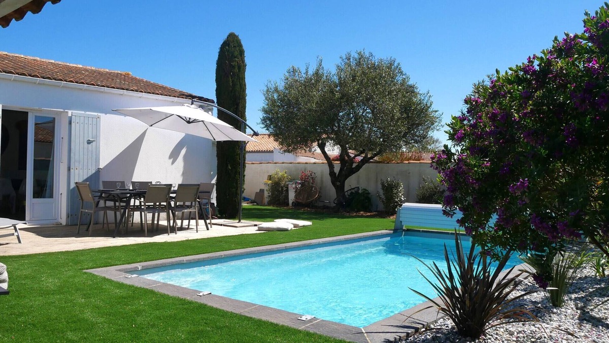 Saint-Martin-de-Re Ski Chalet | House with pool for 4 adults and 2 children