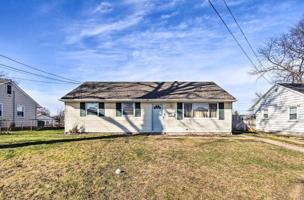 Bellmawr House | House with Pellet Smoker and Grill, 1 Mi to Lake!