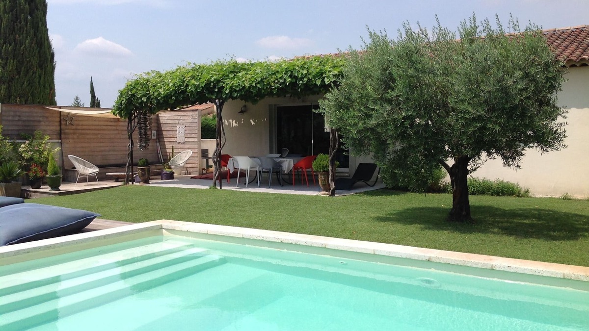 Le Thor House | House with pool 4 people