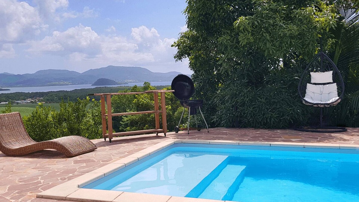Ducos House | House with pool and garden and superb view of the Bay of Fort-de-France
