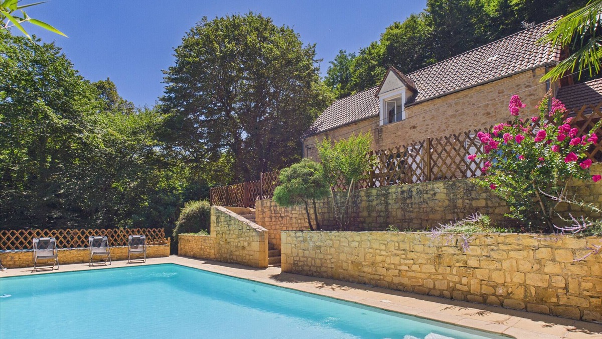 Carlux Ski Chalet | House with pool and large garden for 6
