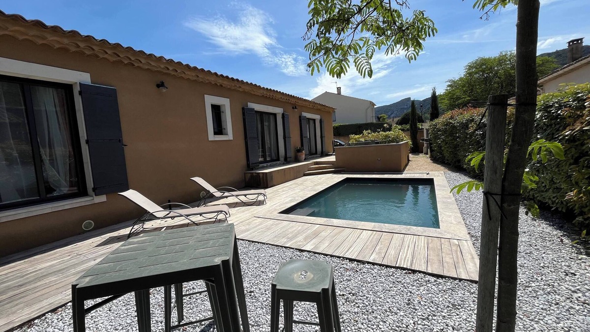 Maubec House | House with pool at the foot of the Luberon