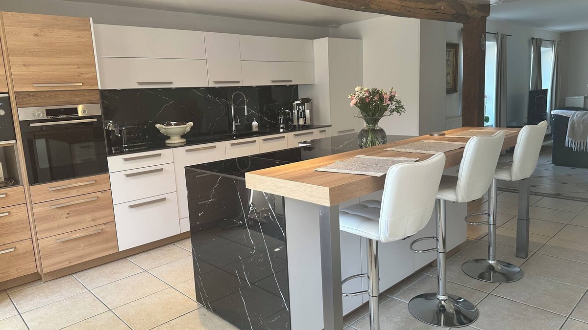 Poigny la Foret Bed & Breakfast | House with pool in the Chevreuse valley