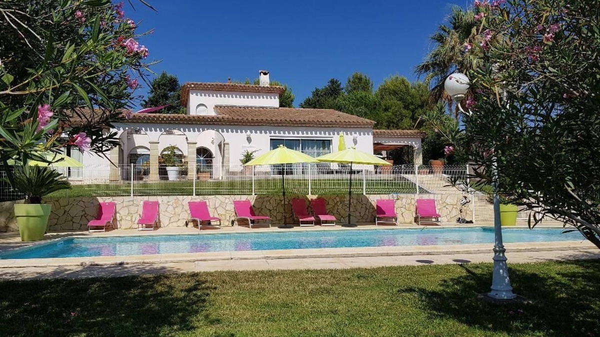 Beziers Villa | House with pool near the sea