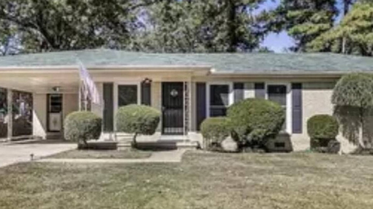 Jackson House | House with pool/privacy/fire pit fence in town