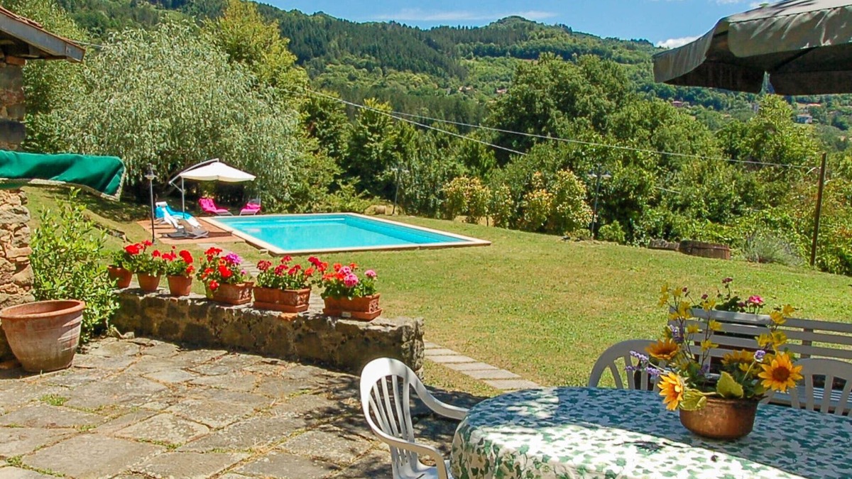 Villa Collemandina Villa | House with private pool, big garden at 2,8km from Castiglione di Garfagnana