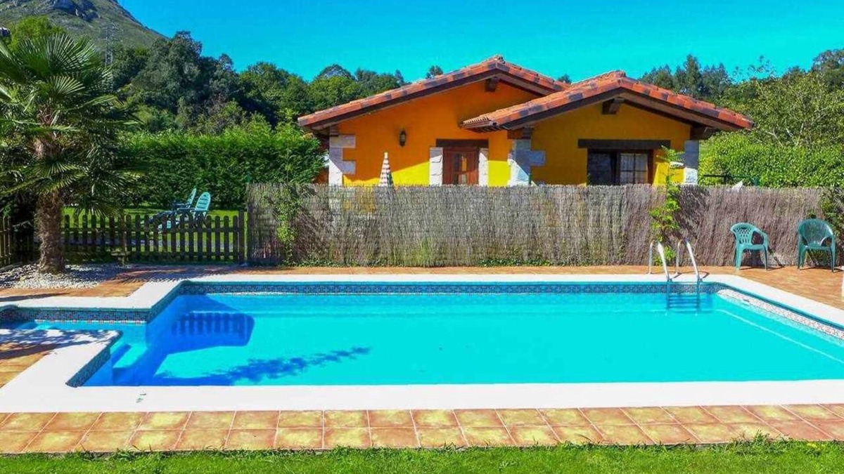 La Portilla Apartment | House with private garden and barbecue, pets are allowed, shared pool