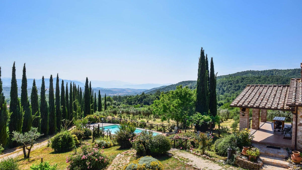 Avigliano Umbrio House | House with private pool/garden 5 km from village. Quiet street & panoramic views