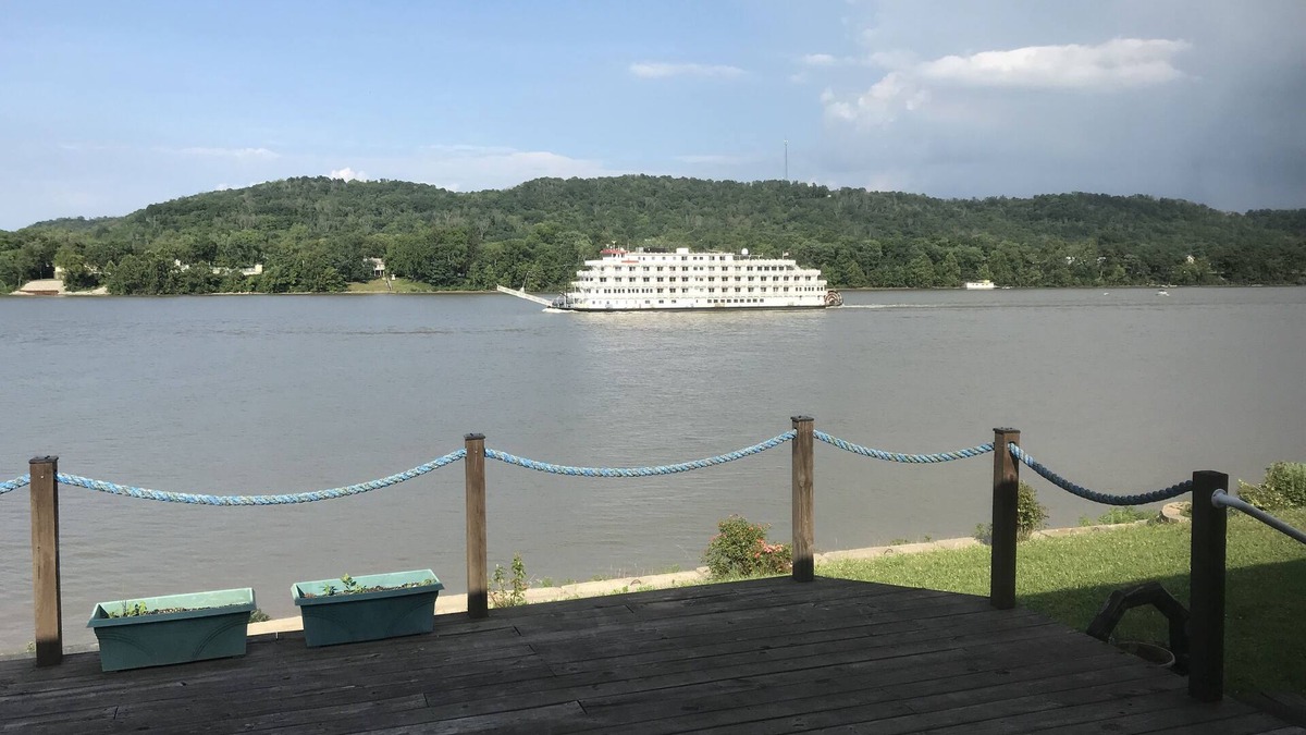 Dover House | House with private boat dock and beautiful scenic view on the Ohio River