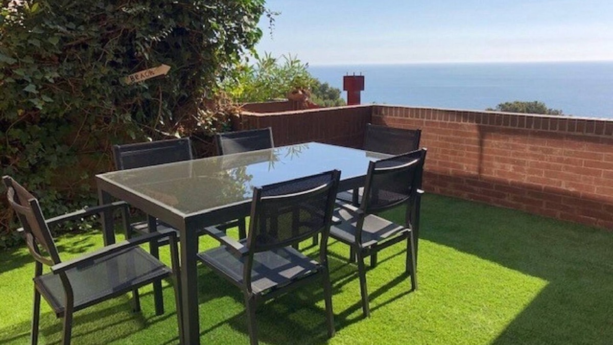 Tamariu House | House with private garden overlooking the sea