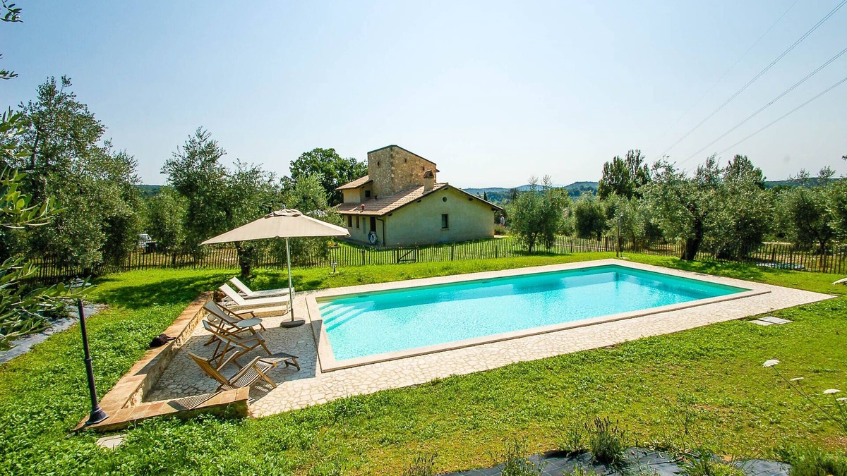 Amelia House | House with private/fenced pool 5km from Amelia. Quiet street and nice views