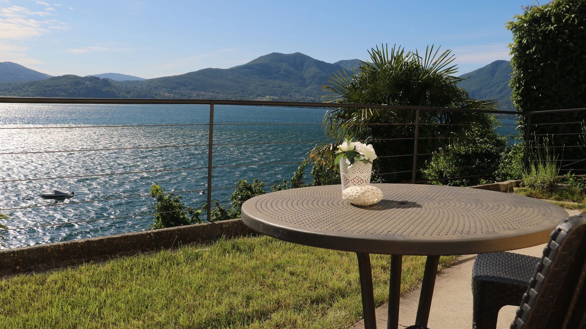 Resiga Apartment | house with private garden and wonderful lake view