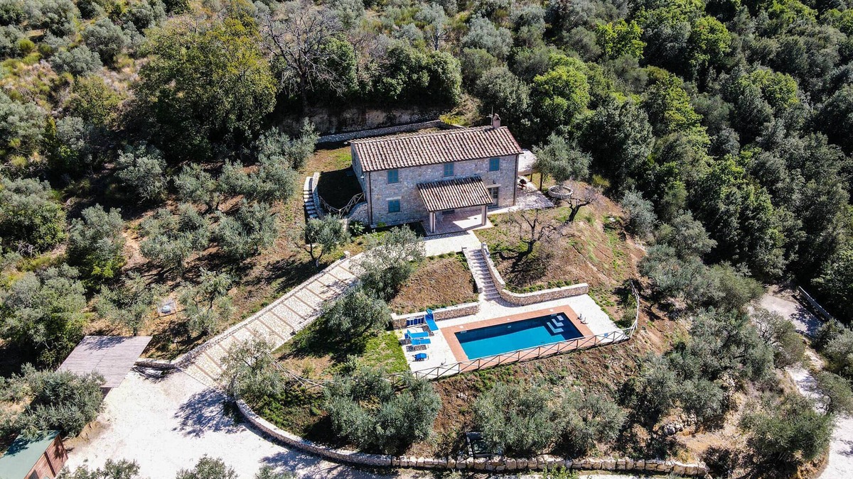 Montecchio House | House with private pool, air conditioning and stunning views!