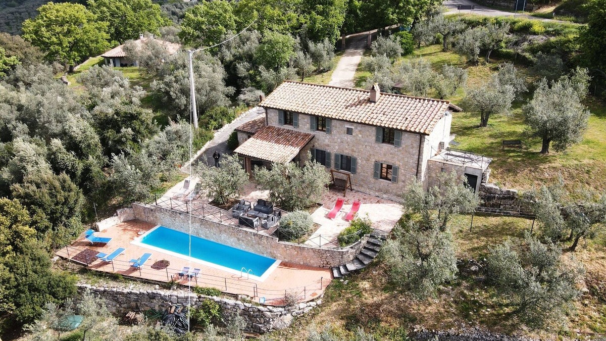 Montecchio House | House with private pool & air conditioning at 500 meter from village. Great view