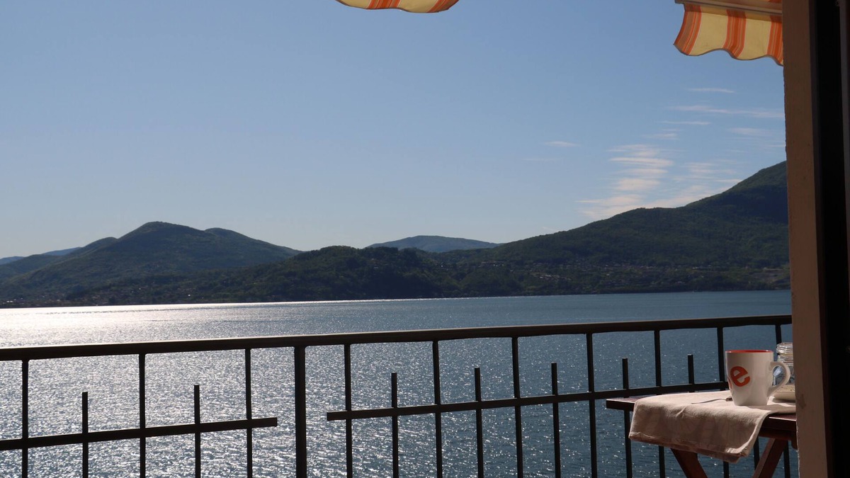 Resiga Apartment | house with private terrace and beautiful lake view